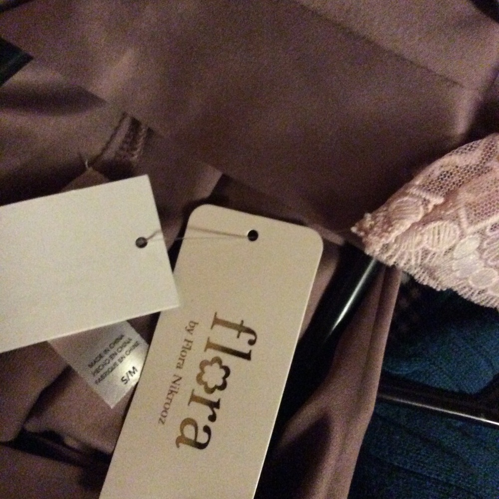 NWT Flora Robe - Picture 4 of 4